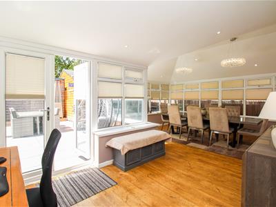 DINING/SITTING ROOM